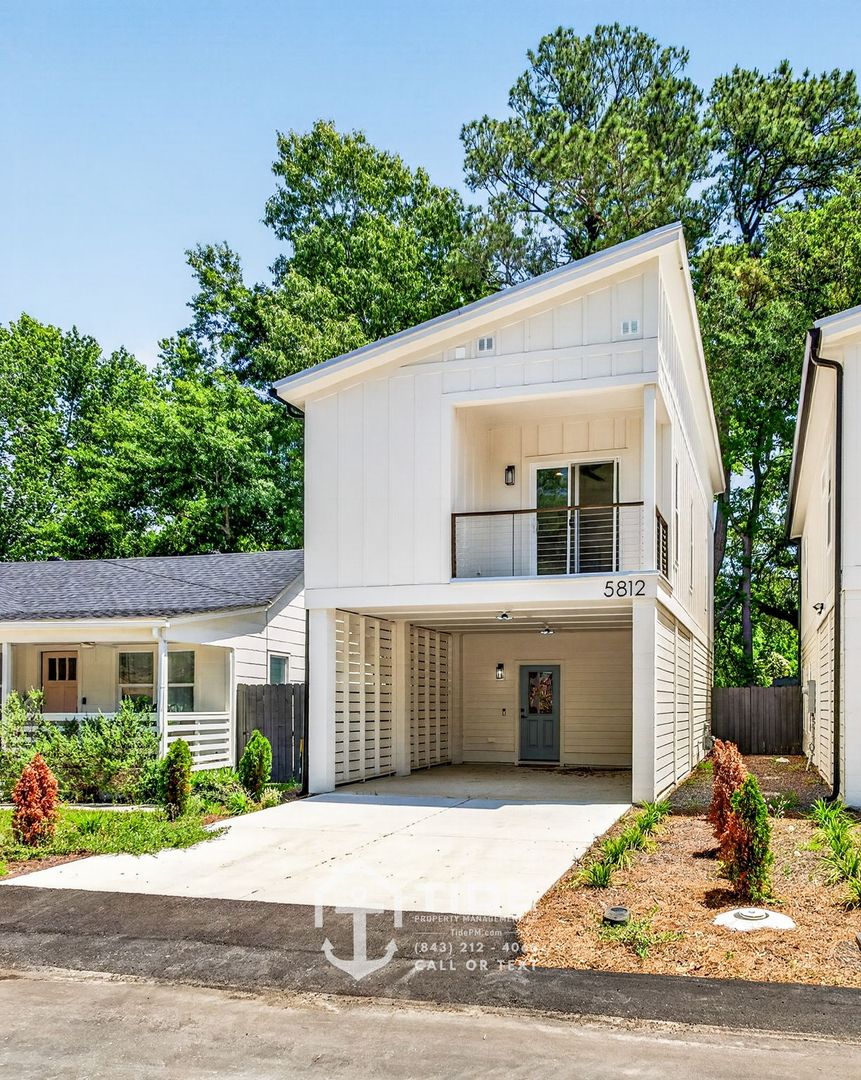 Hanahan House: 5812 Knight St,