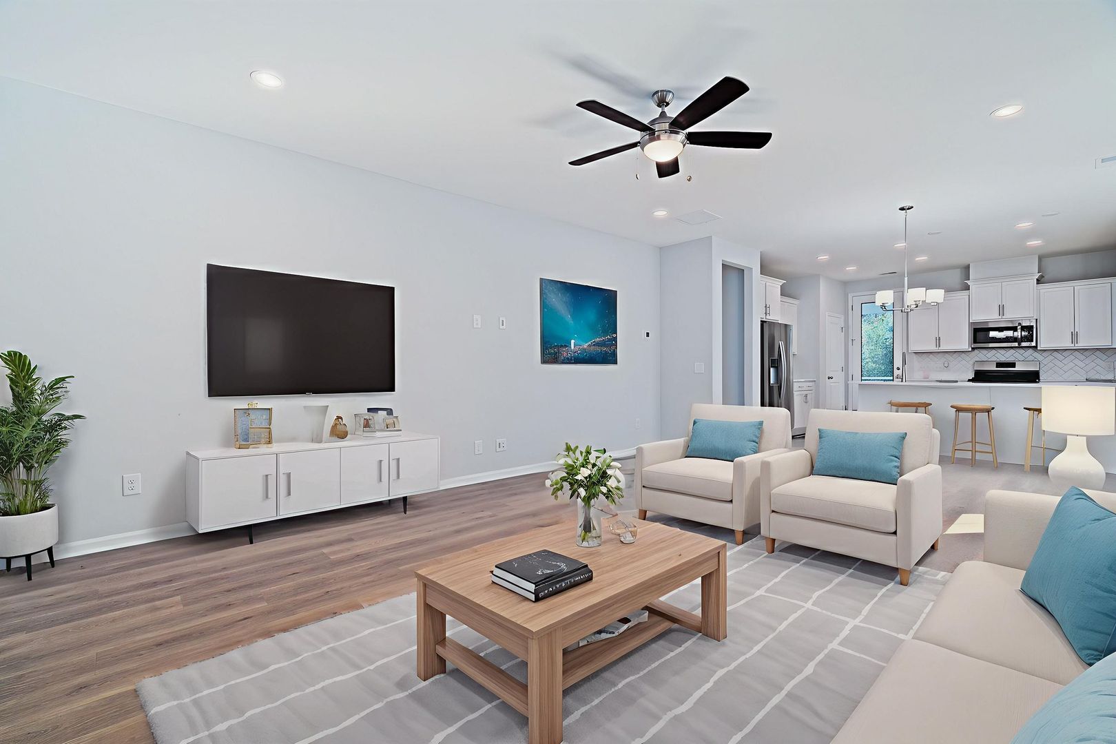 North Charleston House: 8640 Windsor Hill Boulevard