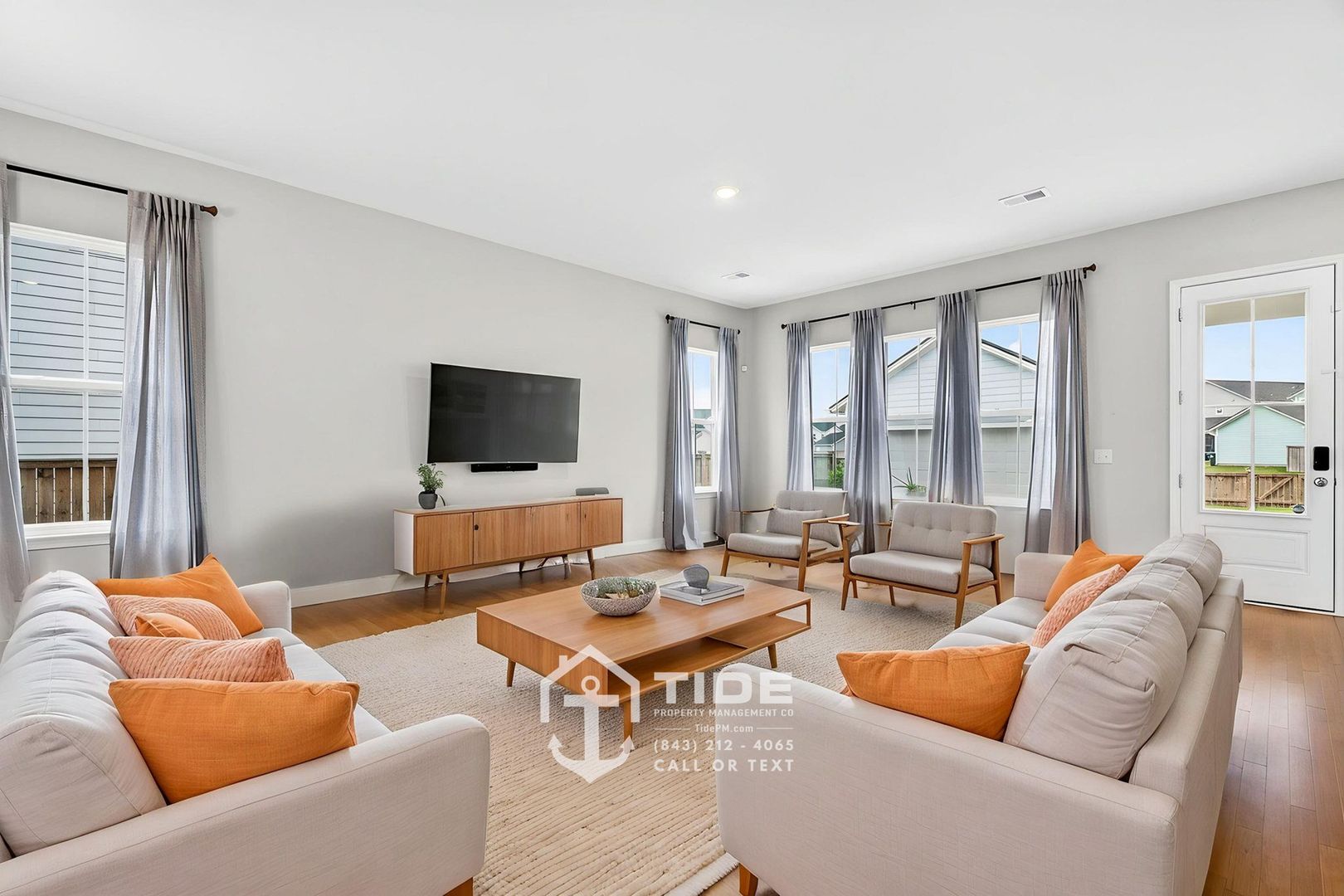 Summerville House: 376 Woodgate Way