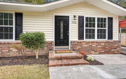 Beautiful Summerville Rent Ready, Fully Renovated Home – photo 1