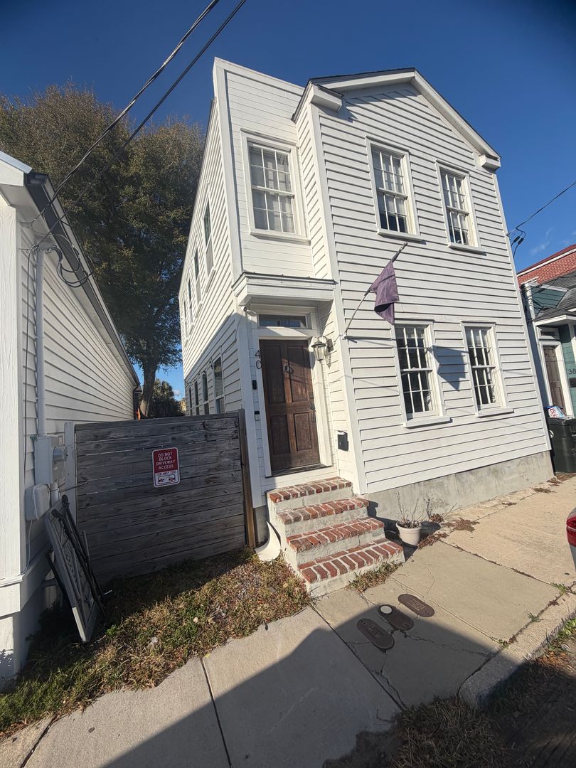 Charleston Apartment: 40 Poinsett Street