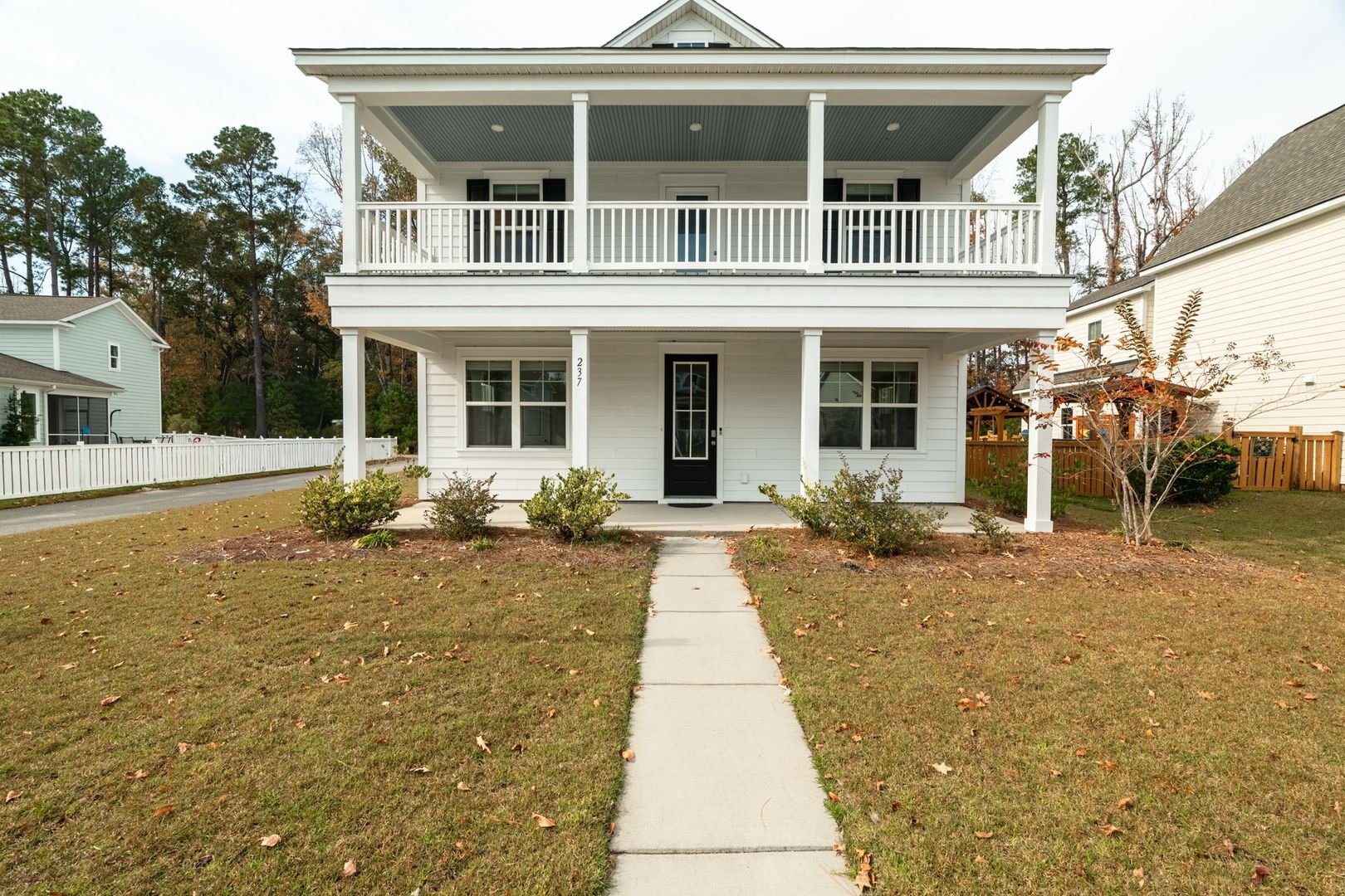 Summerville House: 237 Oak View Way, Summerville, SC 29483