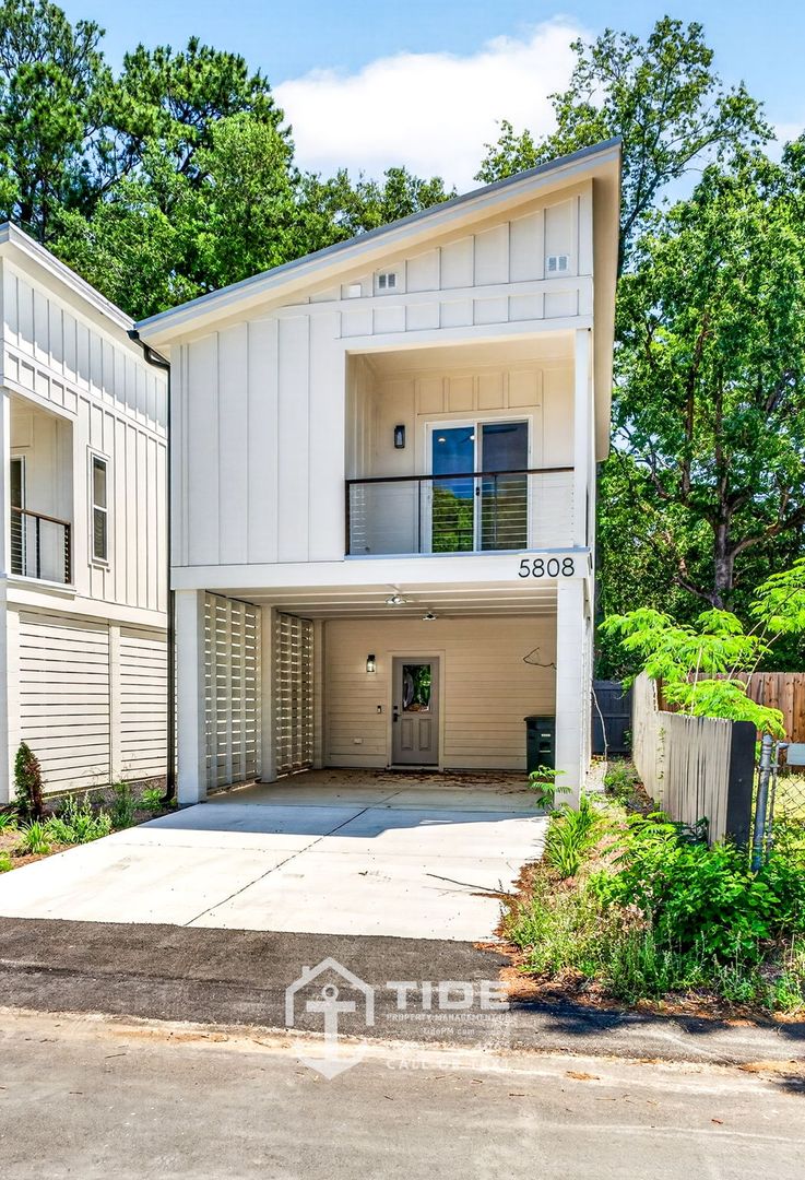 Hanahan House: 5808 Knight St,