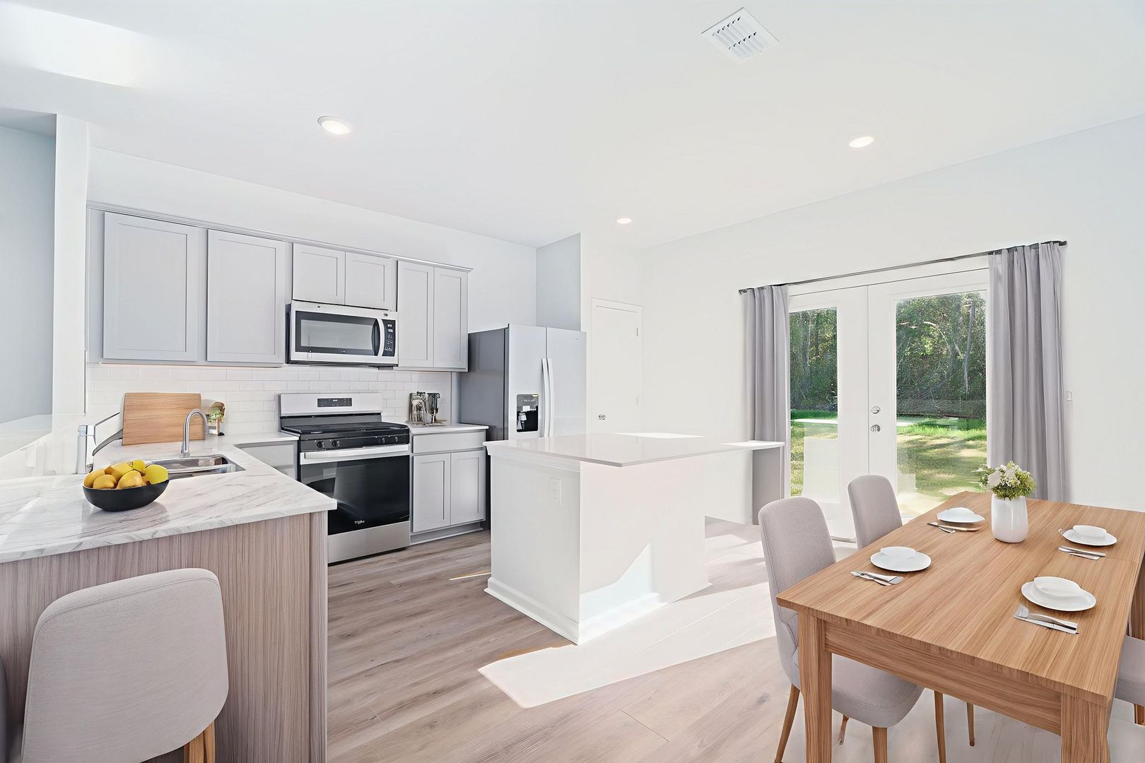 Summerville House: 730 Meadowbrook Lane