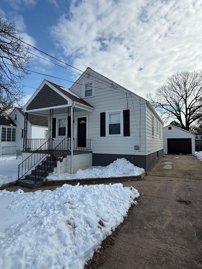 Essex House: 511 Riverside Rd