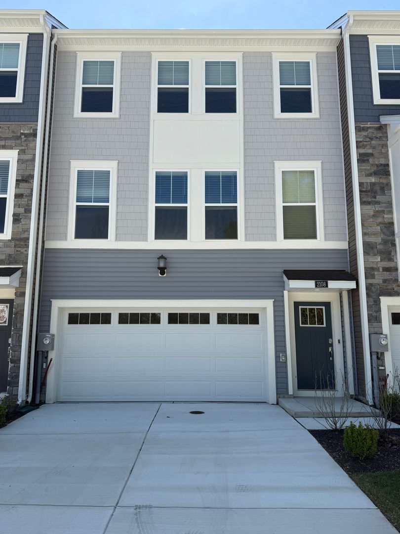 Cambridge House: 2108 Winterberry Ln