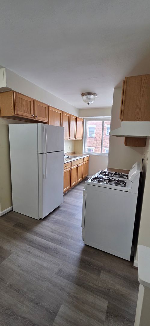 Rockville Apartment: 205 Dawson Ave