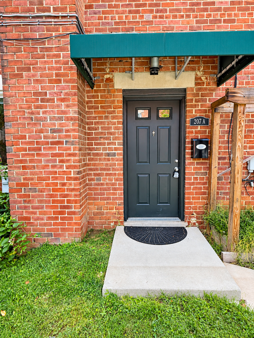 Rockville Apartment: 205 Dawson Ave