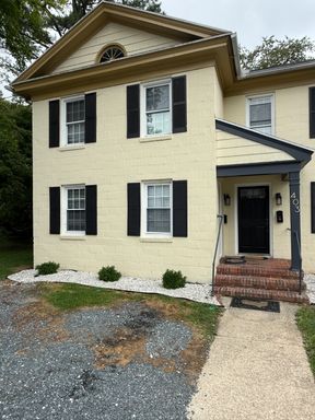 3 Bedroom End-Unit Near Downtown Easton | Heating, Water & Lawn Care Included