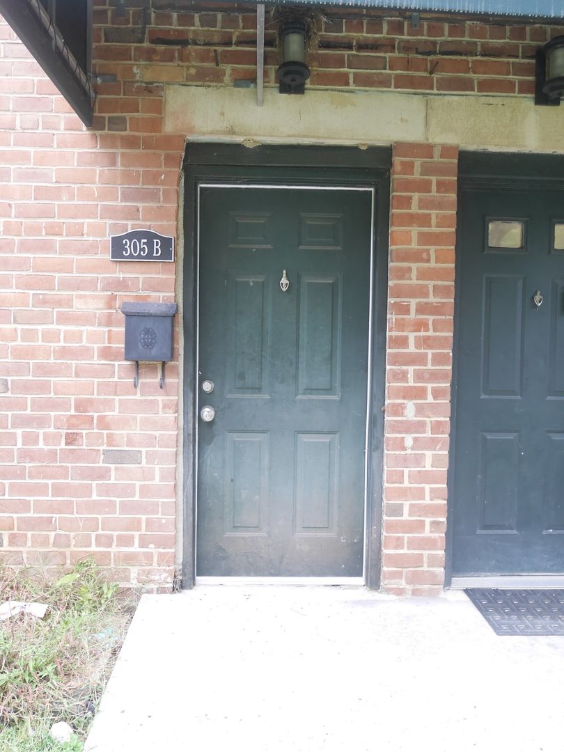 Rockville Apartment: 205 Dawson Ave