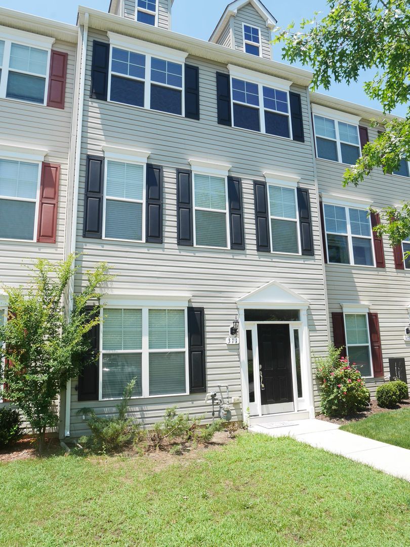 Stunning 3 Bedroom Townhouse Easton, MD