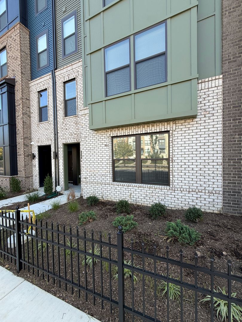 Hyattsville Condo: 6711 Belcrest Rd