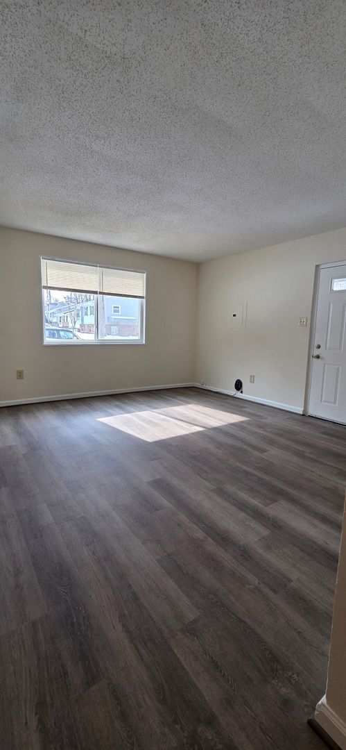 Rockville Apartment: 205 Dawson Ave