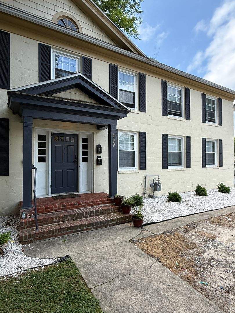Easton Apartment: 403 S Washington St  - Apt 8