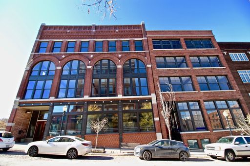 Beautifully Renovated Lofts In The River Market!