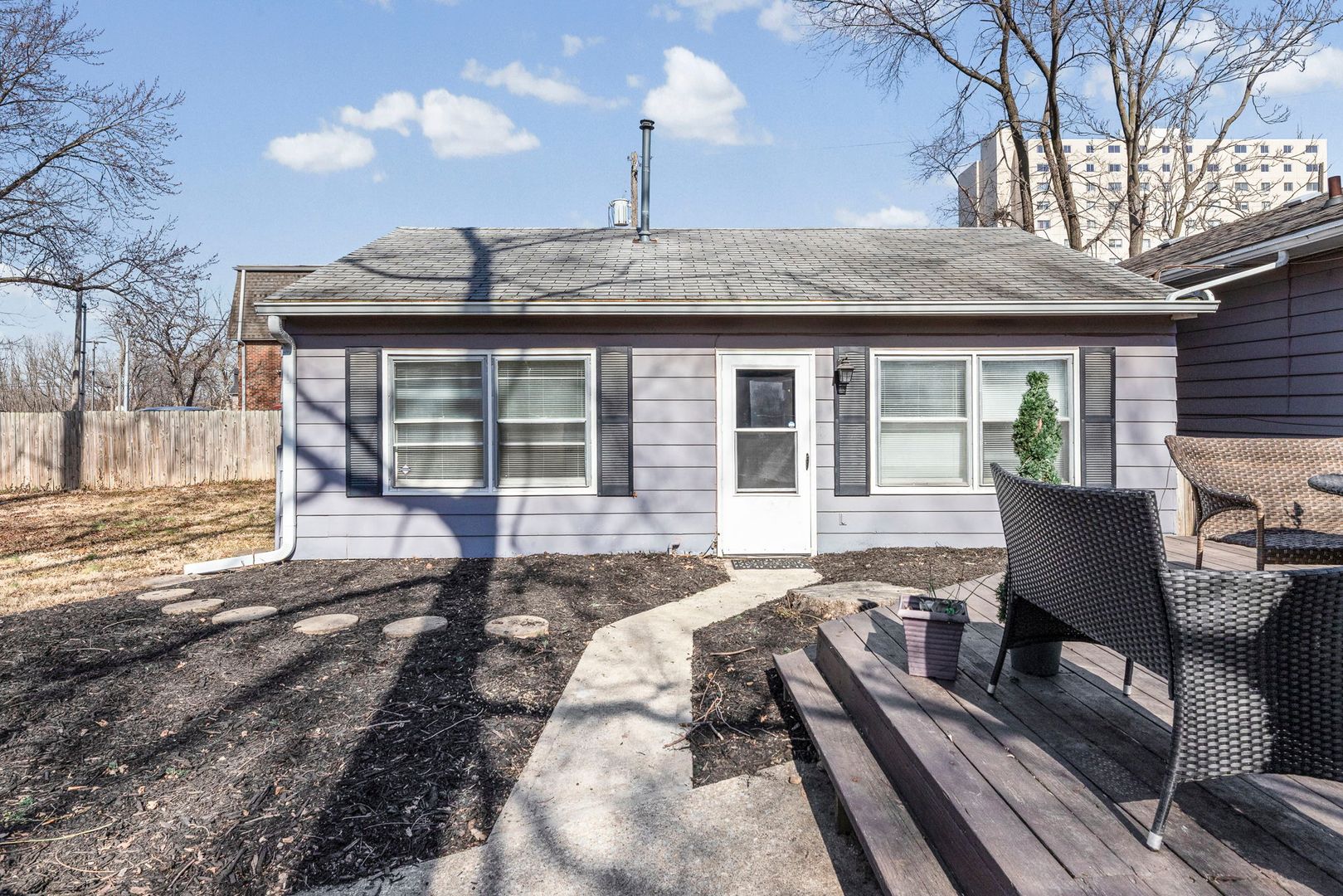 Kansas City Apartment: 3904-06 Booth