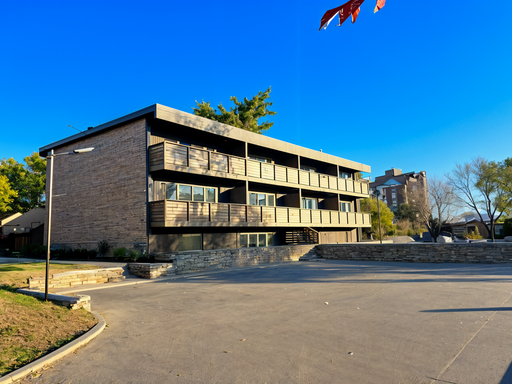 Newly Renovated 1 bedroom apartments steps from Westport, The Plaza, and KU Medical Center – photo 1