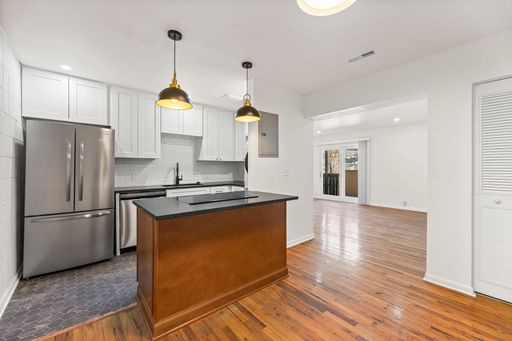 Renovated Apartments Near UMKC & Country Club Plaza – photo 1