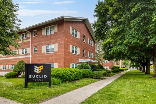 Euclid Place – Modern, Convenient Living in Arlington Heights – photo 1