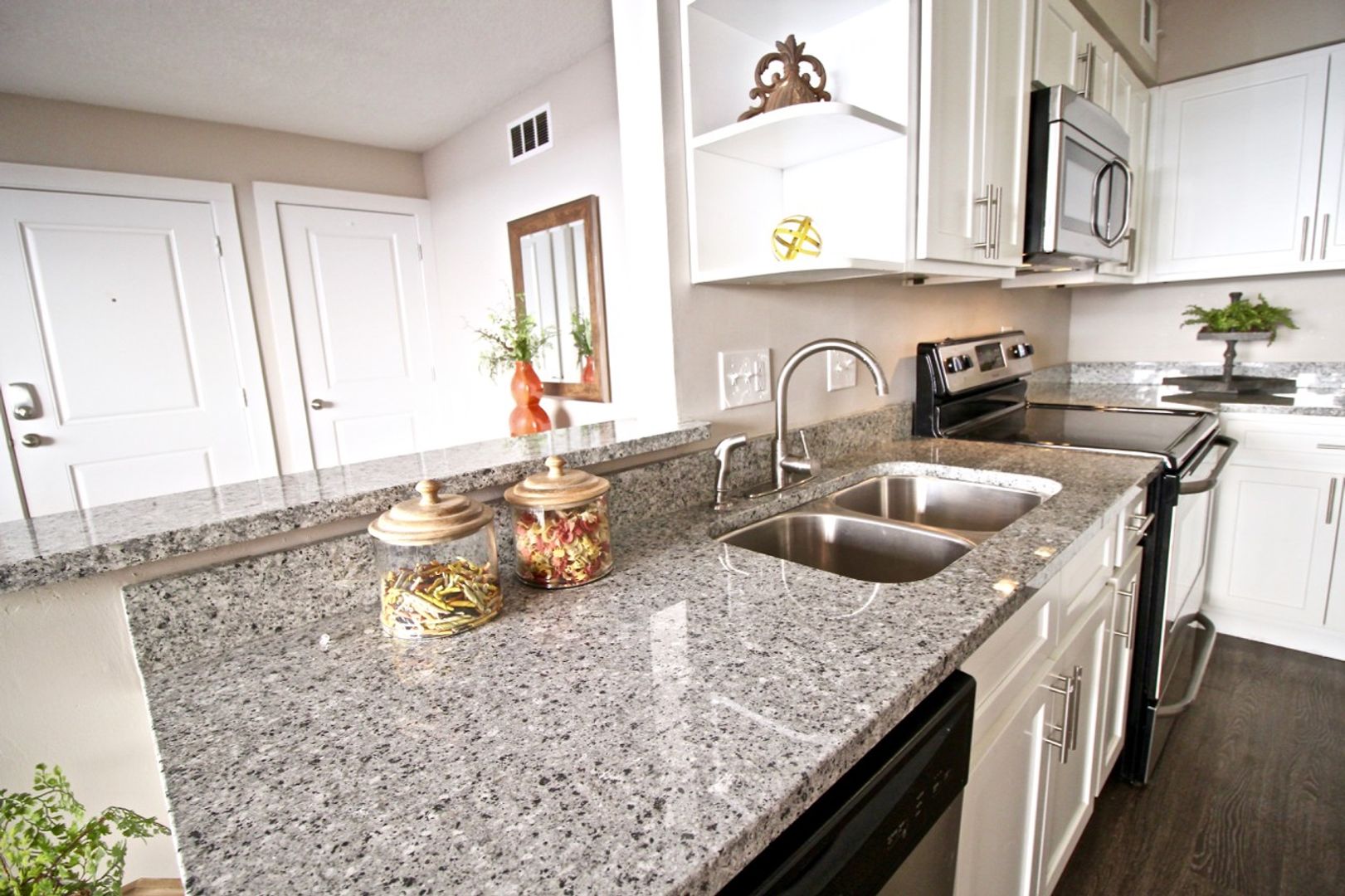 Kansas City Apartment: 4914 Grand Ave