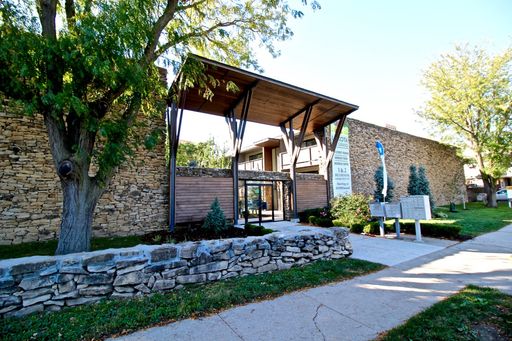 Beautiful 2 Bedroom Near UMKC!
