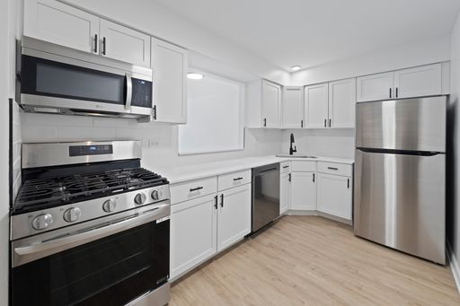 Modern Living at the Center of Downtown Palatine – photo 1
