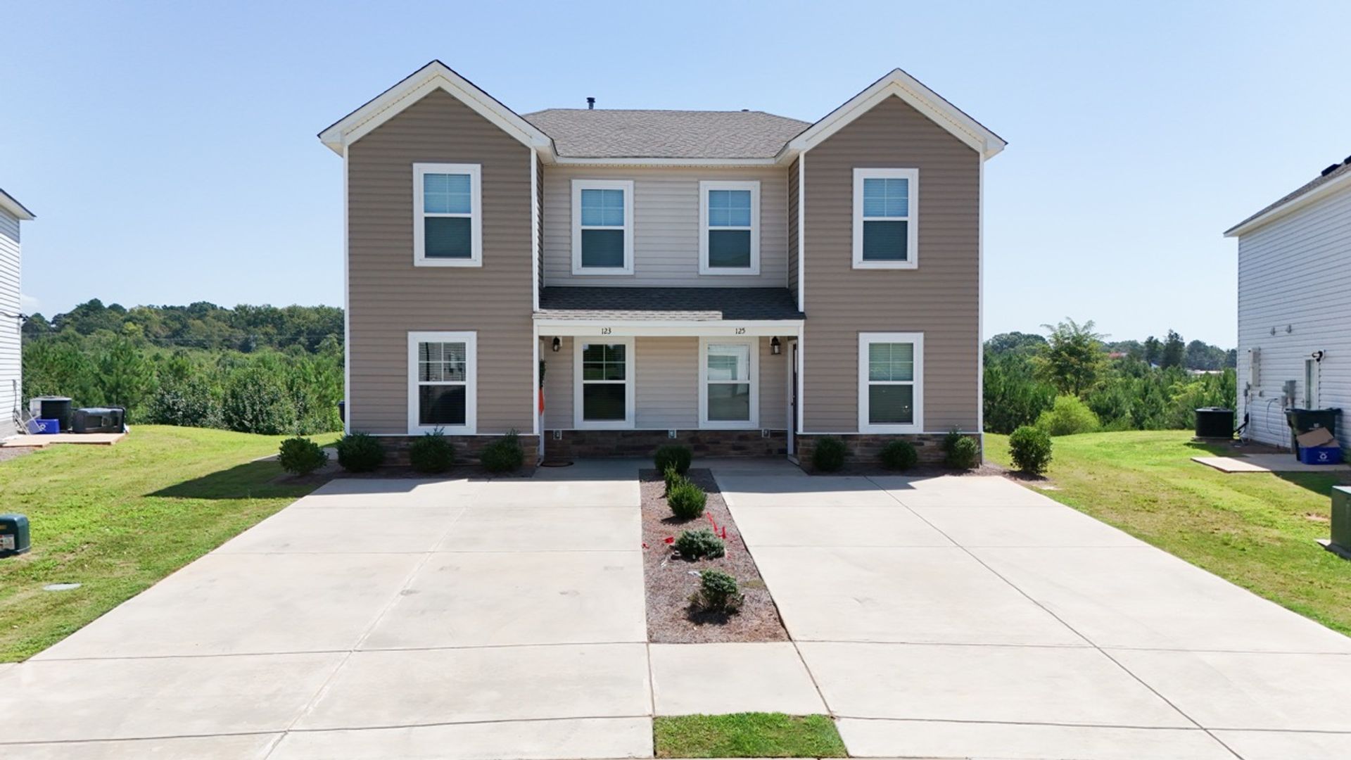 Pendleton House: 125 Adger Rd