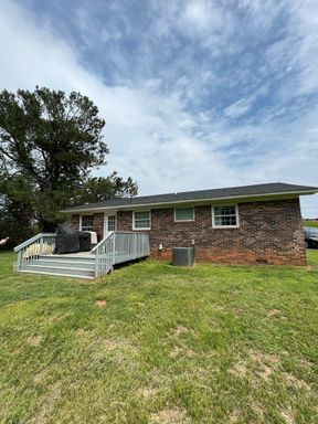 123 Walnut St, Central, SC