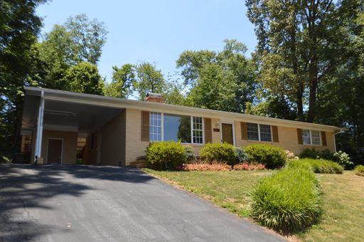 127 Freedom Dr, Clemson, SC