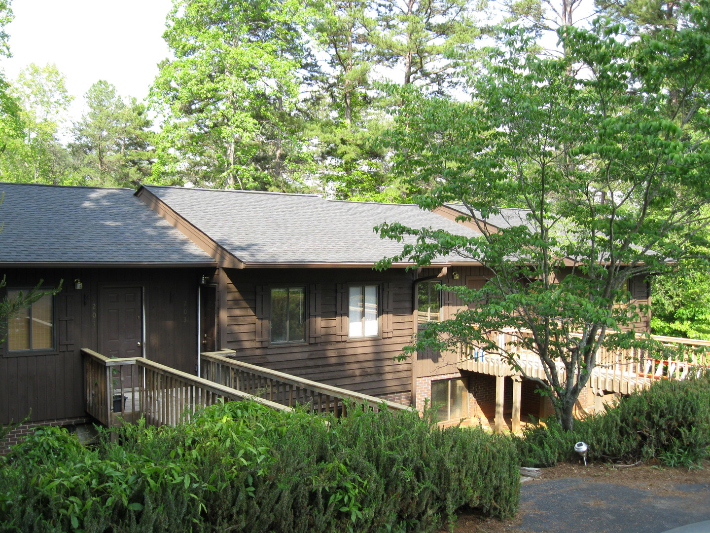 Seneca House: 207 McCellion Ave