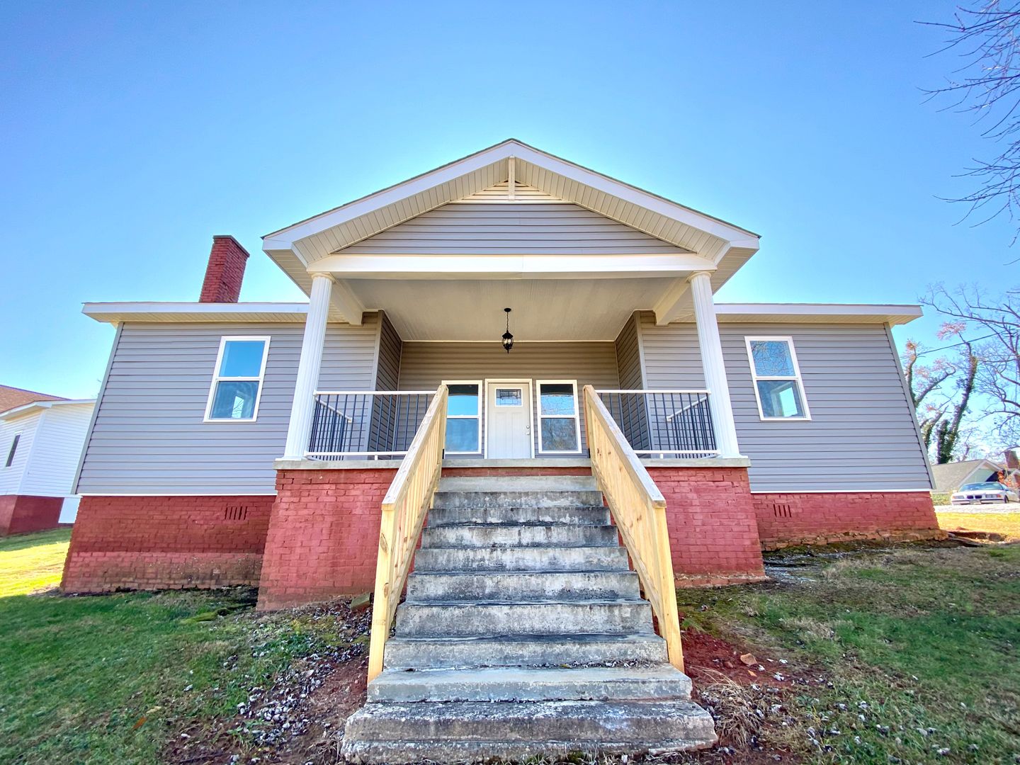 Seneca House: 18 Sirrine St