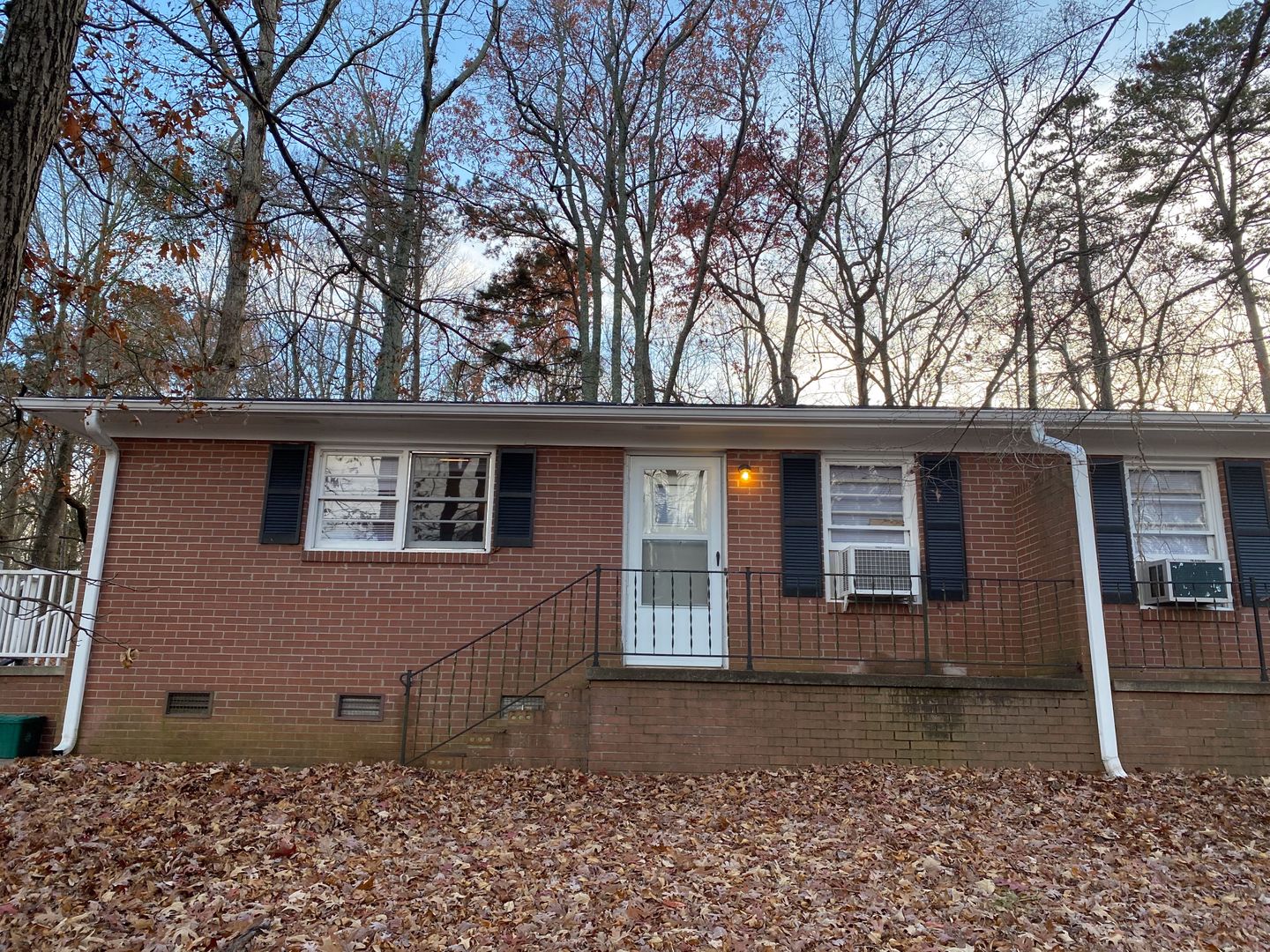 Central Apartment: 220 Vickery Dr