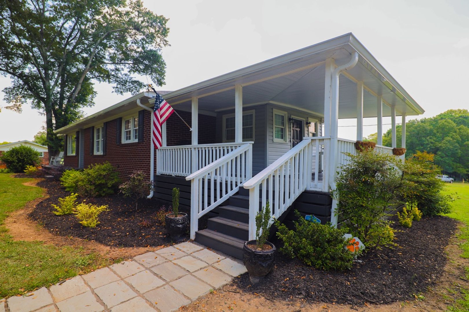 Central House: 2814 Old Greenville Hwy