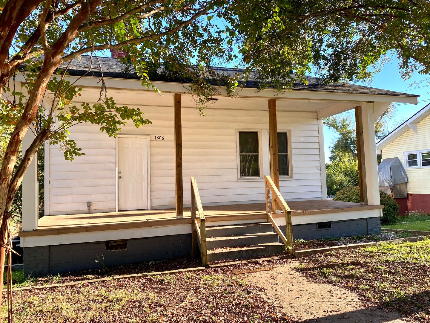 Seneca House: 1806 Owens Rd