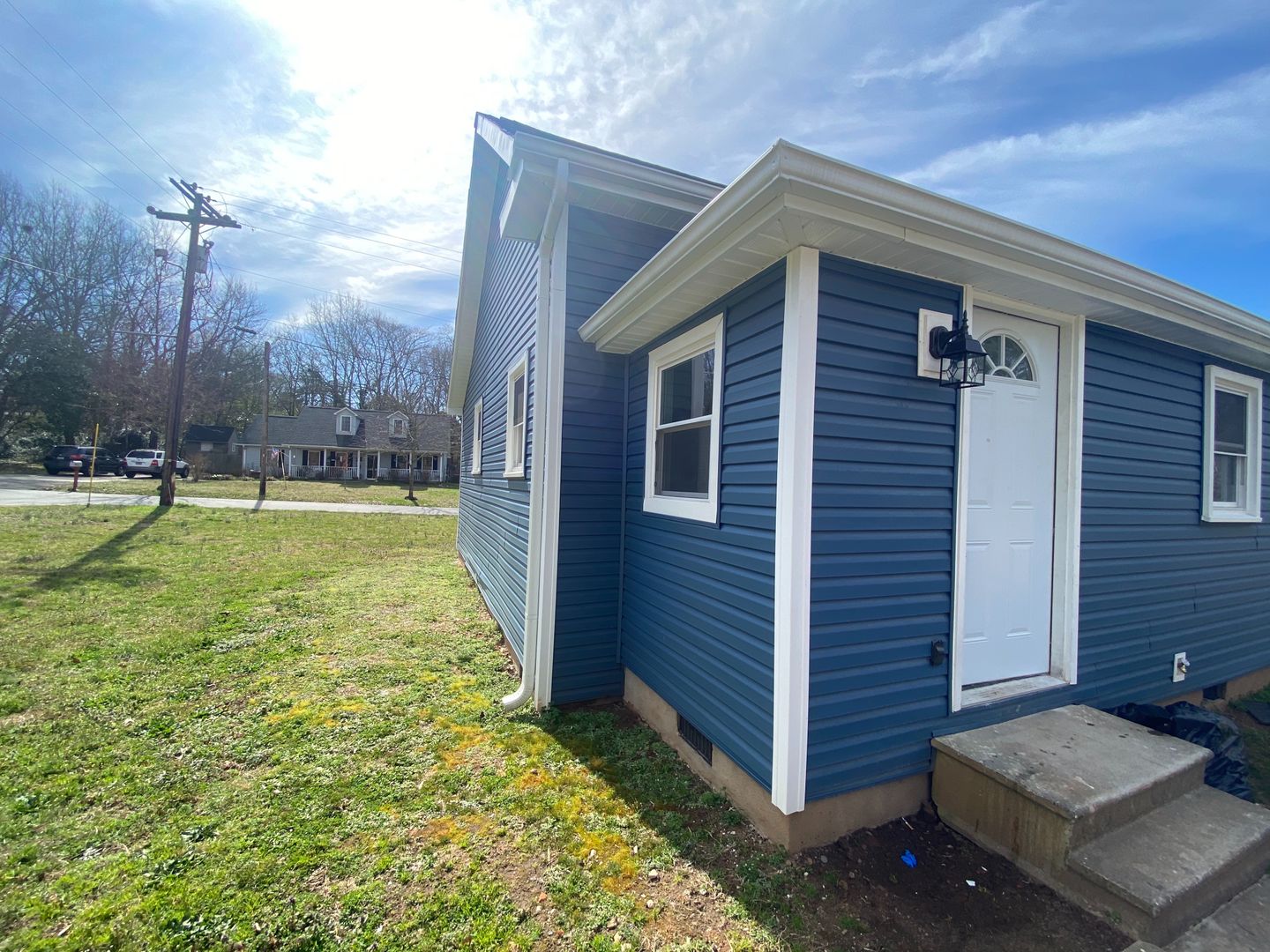 Central Apartment: 301 Eaton St