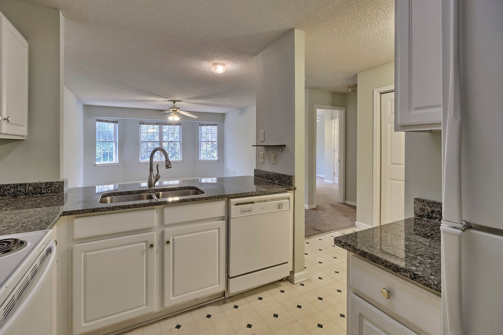 Clemson Apartment: 818 College Ave
