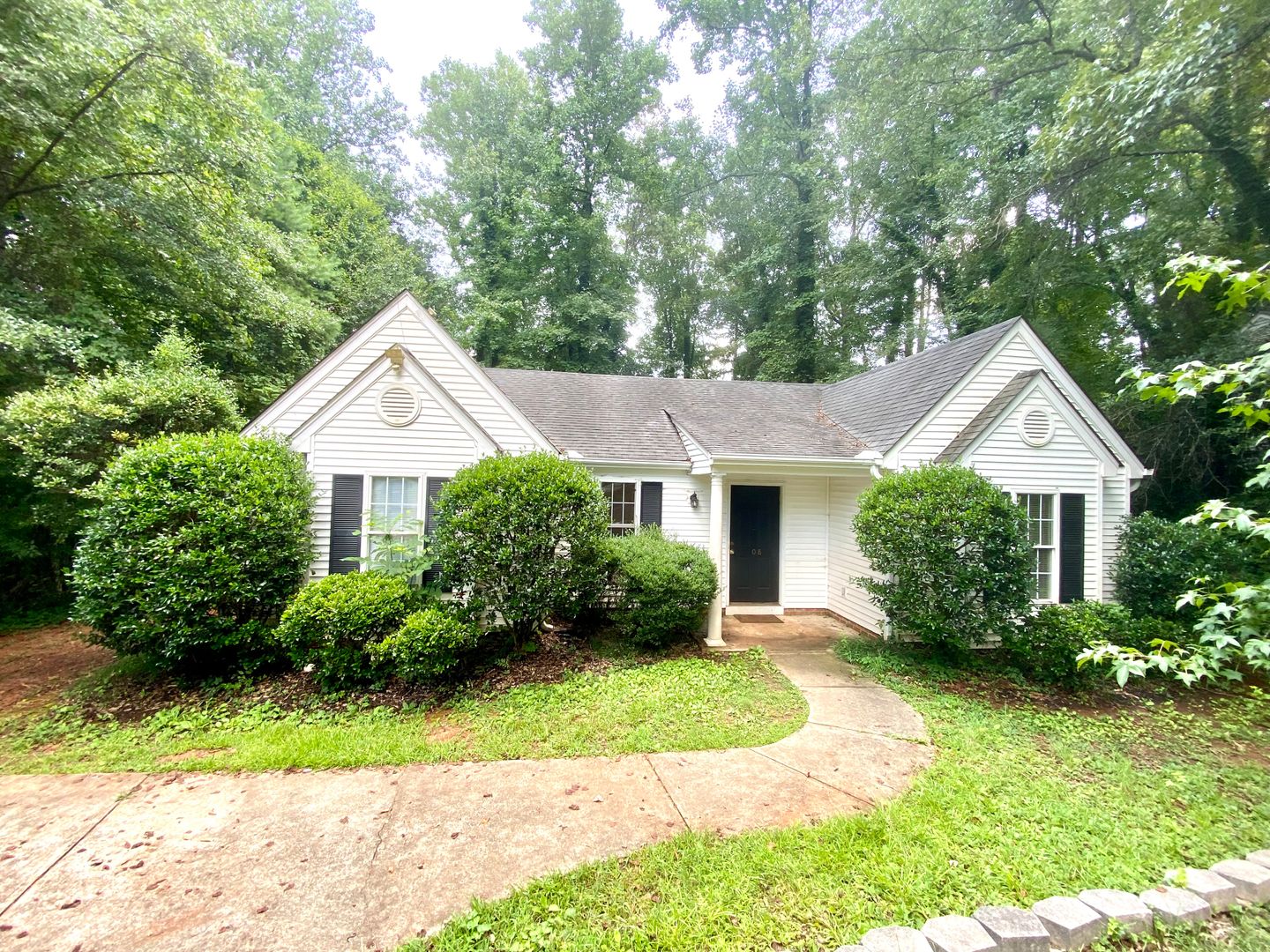 Clemson House: 108 Pine Ridge Ln