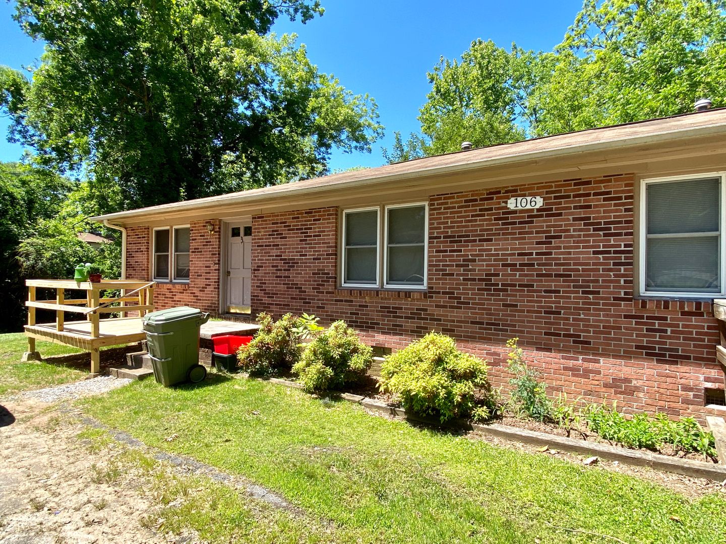 Central Apartment: 106 Cantrell Dr