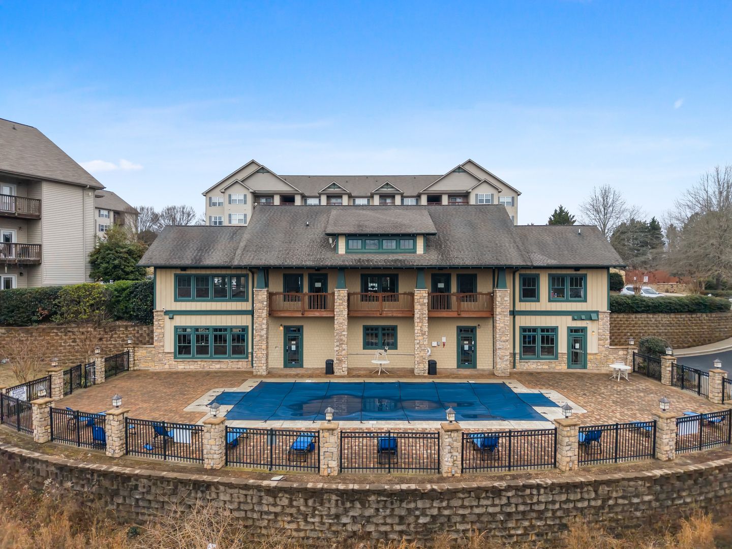 Seneca Apartment: 833 Harts Cove Way