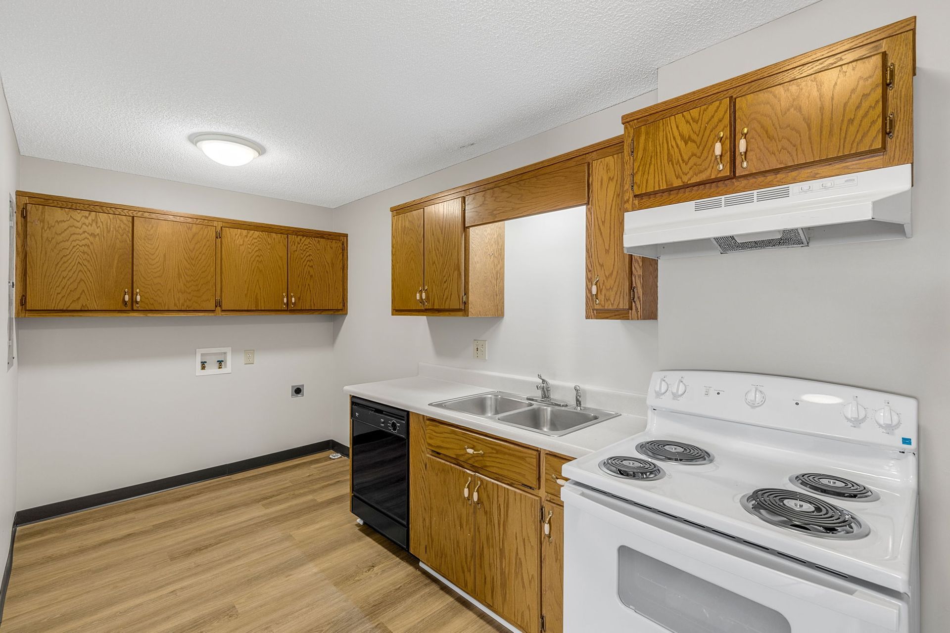 Seneca Apartment: 1 Shagbark Ln