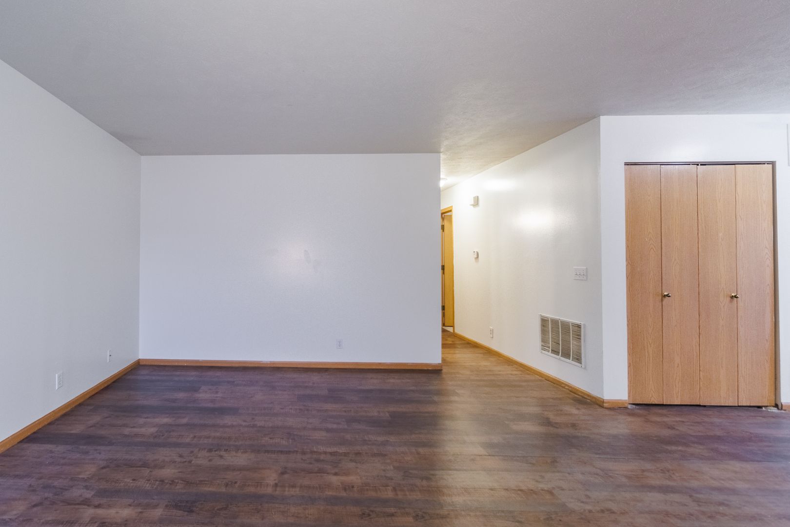 Lincoln Apartment: 520-522 Lamont