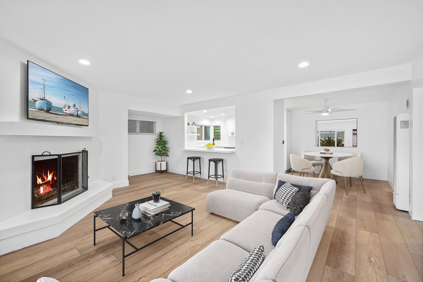 Newport Beach Apartment: 530 Irvine Avenue