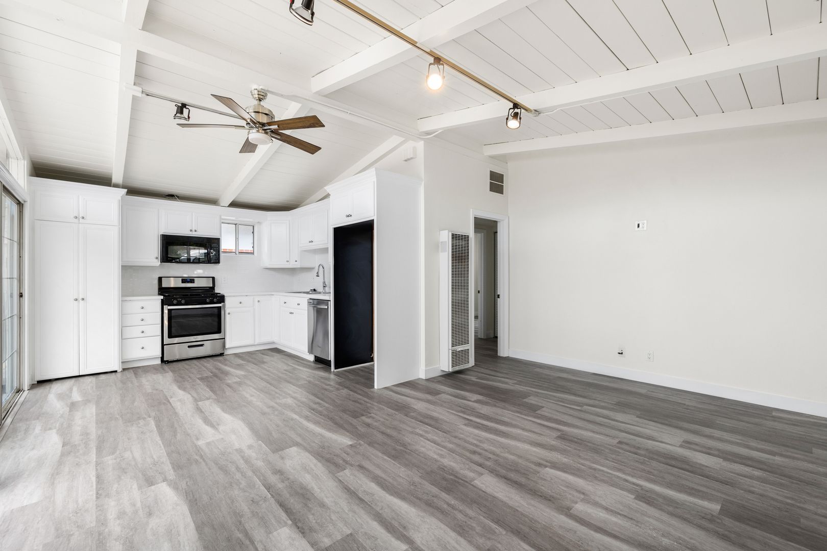 Costa Mesa Apartment: 316 E 21st Street