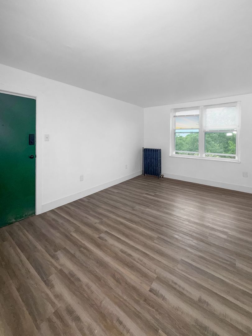 Detroit Apartment: 2690 W Boston