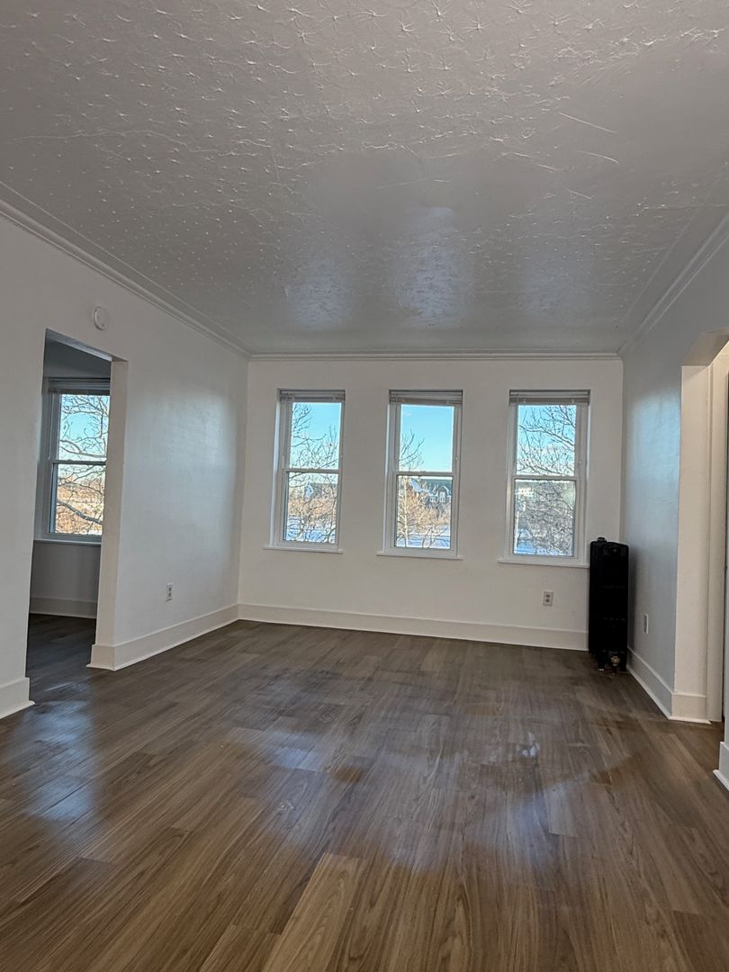 Detroit Apartment: 2690 W Boston