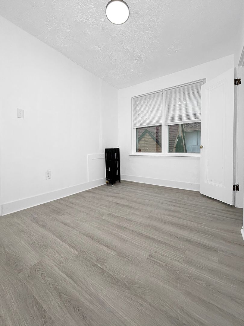 Detroit Apartment: 2690 W Boston