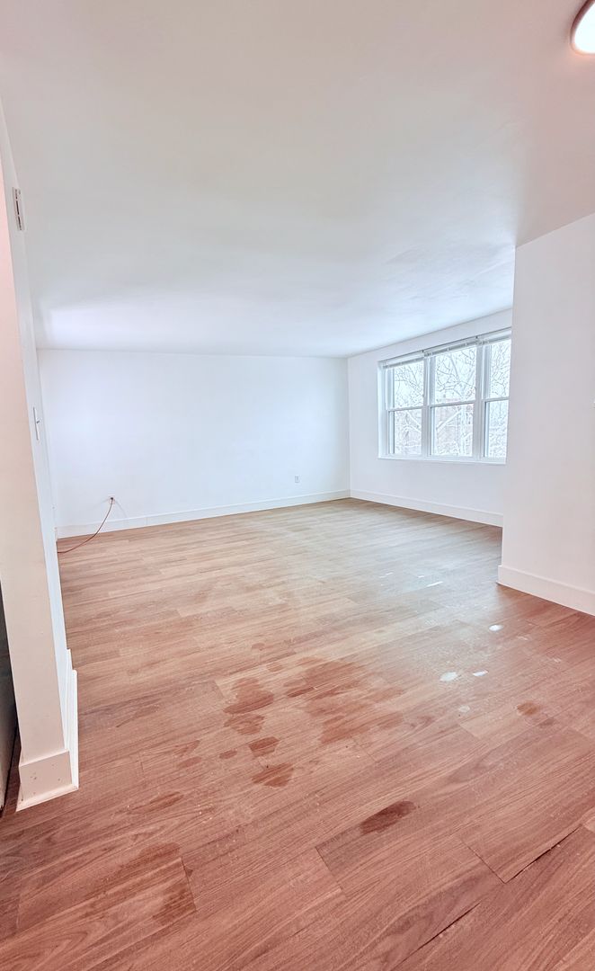 Detroit Apartment: 2690 W Boston