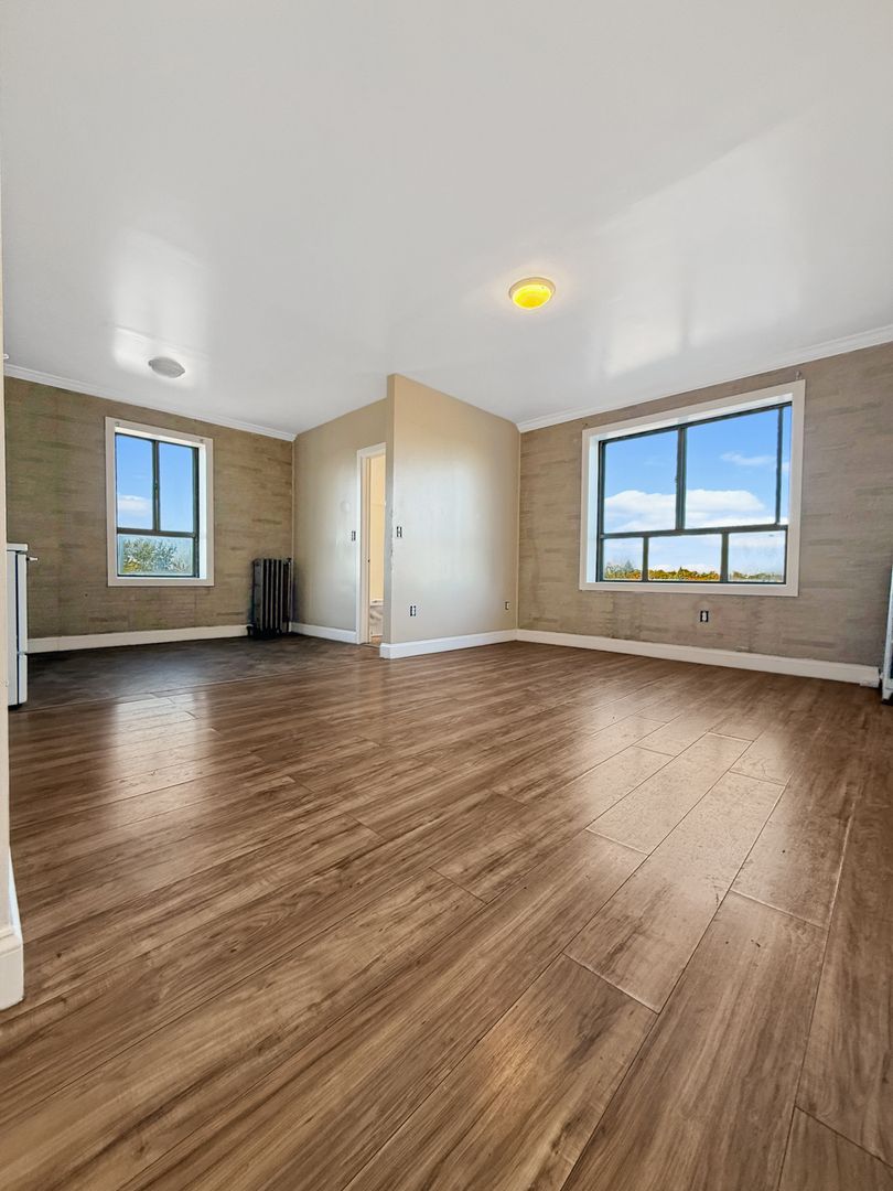 Detroit Apartment: 2690 W Boston