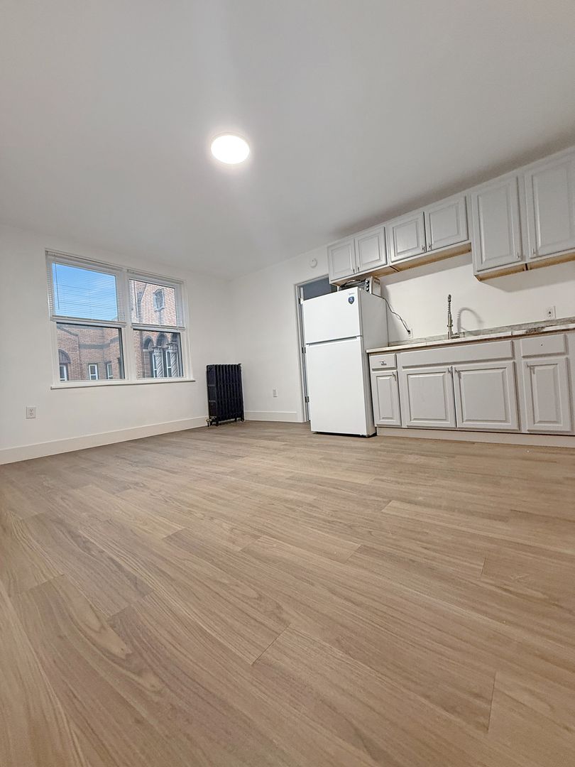 Detroit Apartment: 2690 W Boston