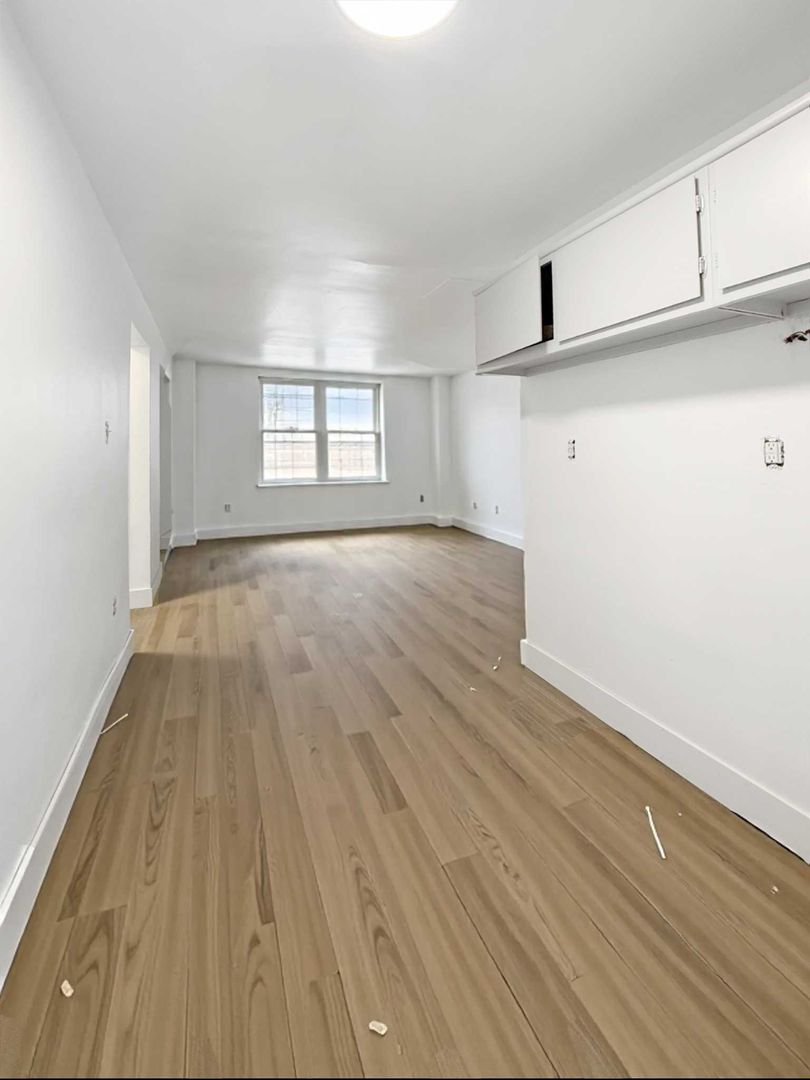 Detroit Apartment: 2690 W Boston